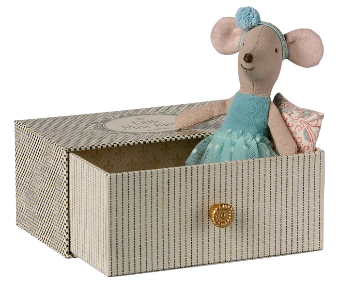 Dancing Mouse with Daybed