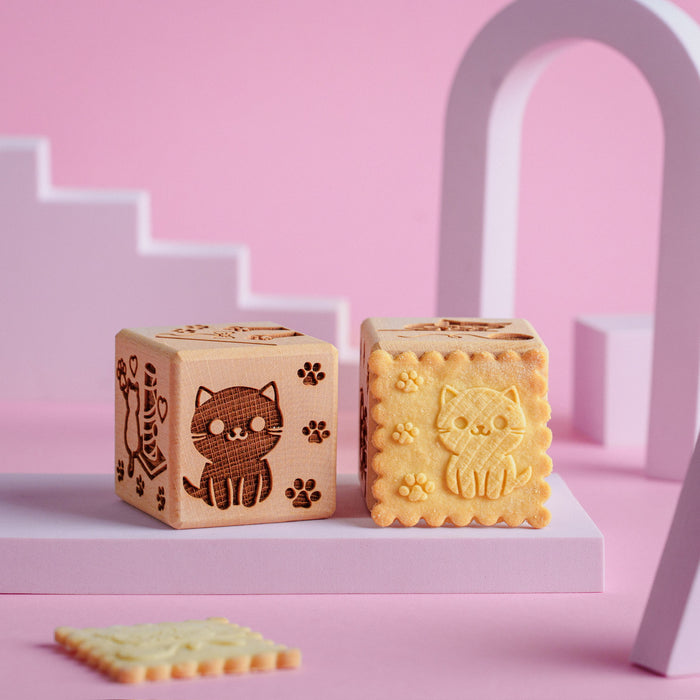 Goody Woody engraved cake cube, 6 cm, beech wood, 6 designs, cats