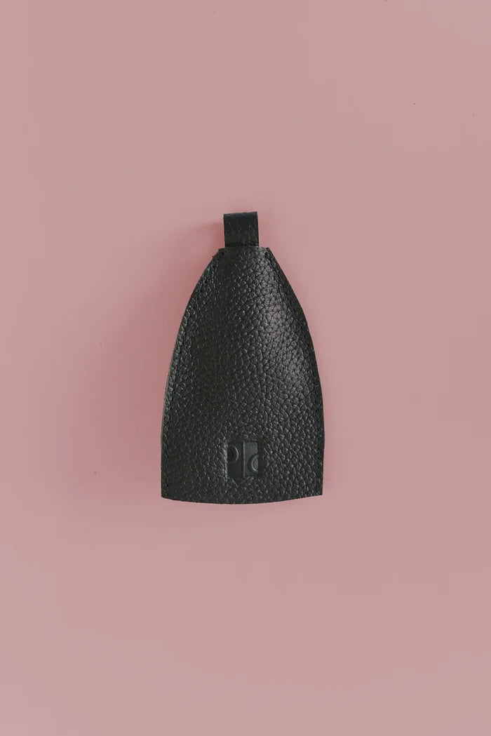 GR Key Holder in Pebbled Black
