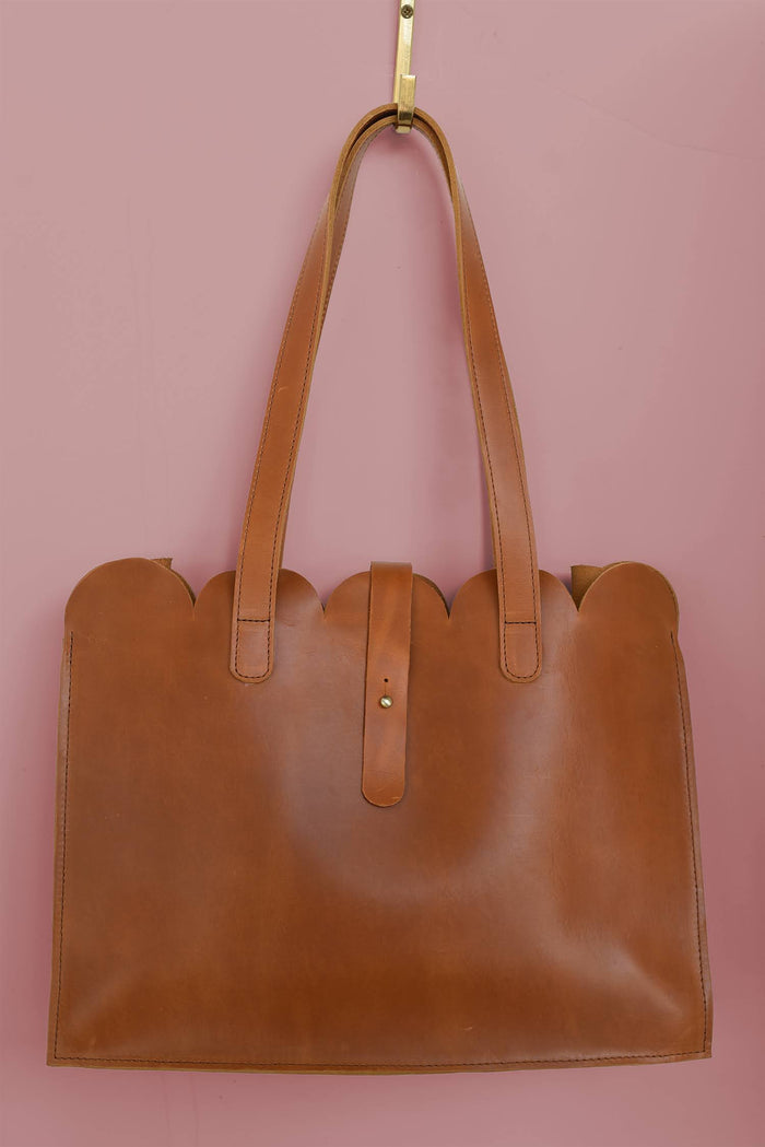 GR Scalloped Large Tote in Caramel