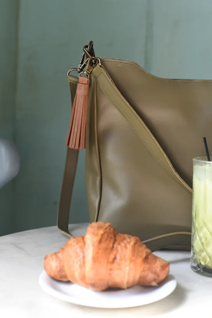GR Tassel Charm in Cognac