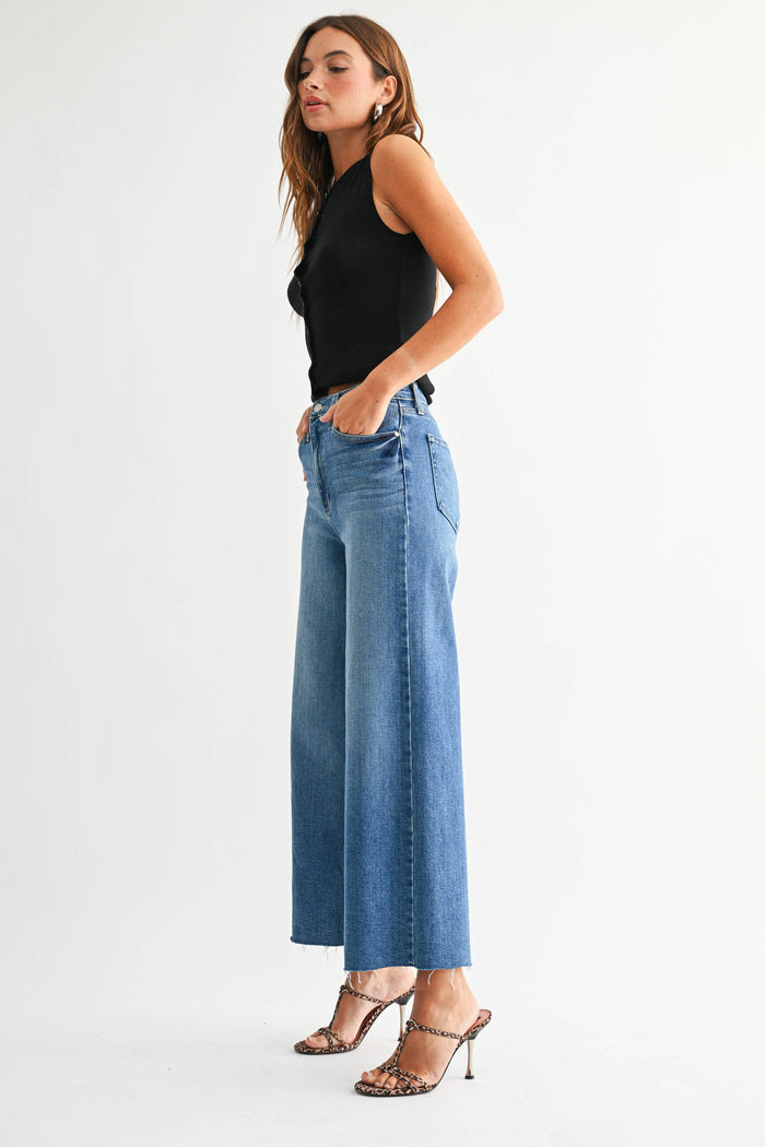Scissor Cut Wide Leg Jean – Medium Wash