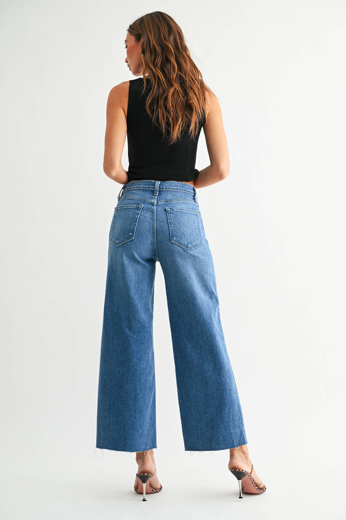 Scissor Cut Wide Leg Jean – Medium Wash