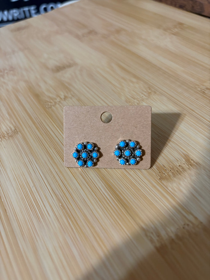 Small flower studs